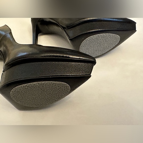 Authentic Yves Saint Laurent Platform Pumps Near Mint Condition Size 38 w/box - Picture 5 of 8